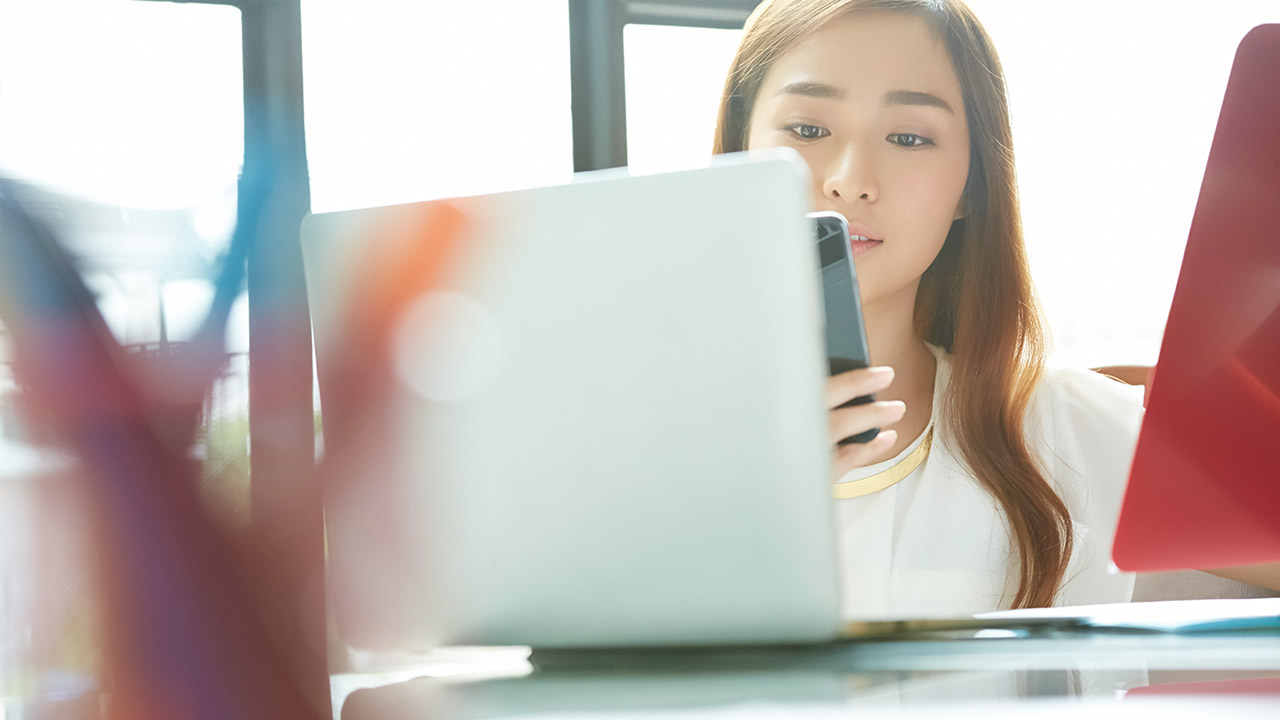 客服帮助中心提供新手引导，形成服务互补关系