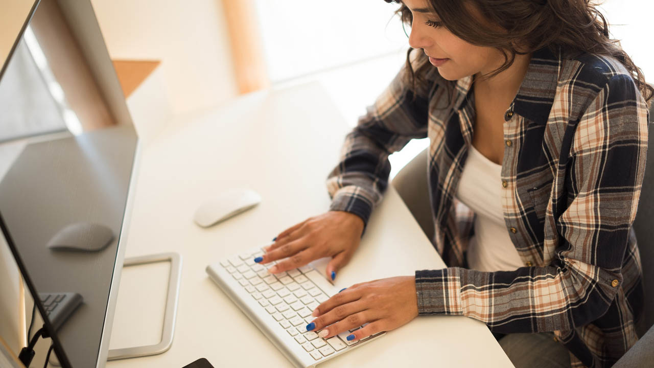 在线人工客服电话24小时在线，人机协同作用强大